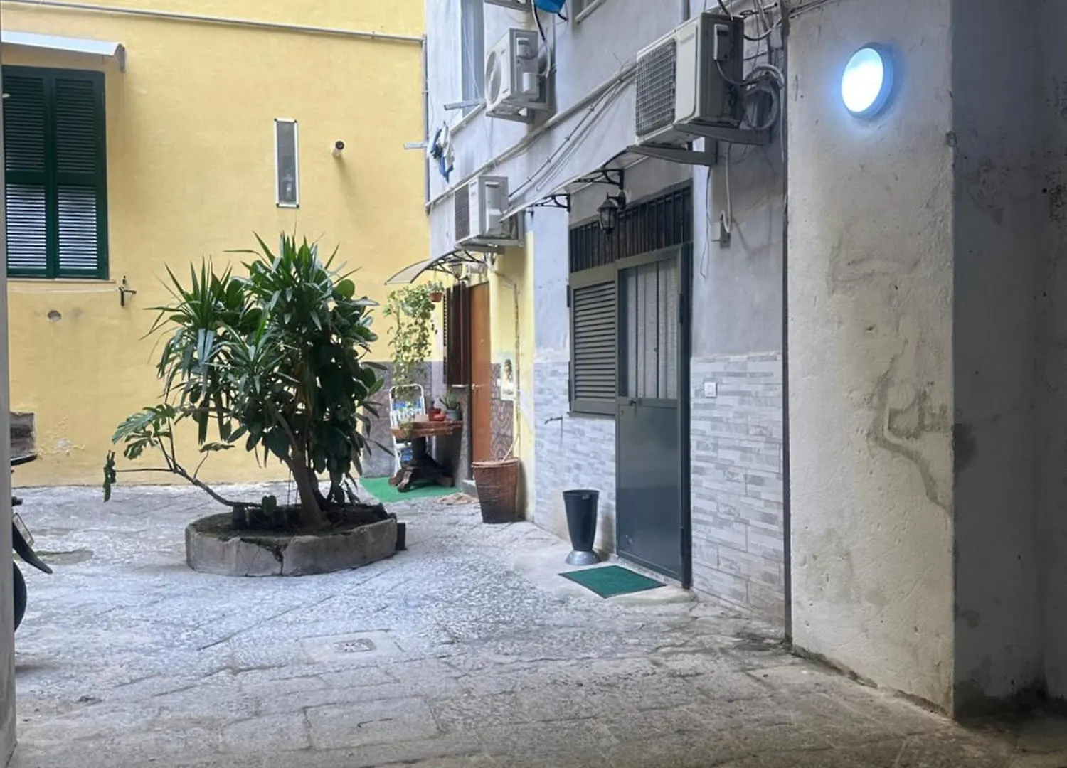 Civico Storico Apartment Naples